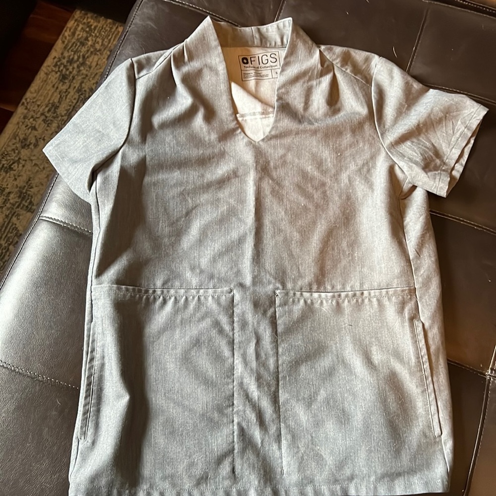 COPY - Figs technical scrubs top size small bottoms size small